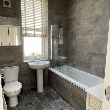 One Bedroom Apartment In The Centre Of Лландидно Экстерьер фото