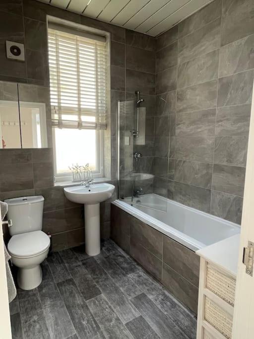 One Bedroom Apartment In The Centre Of Лландидно Экстерьер фото